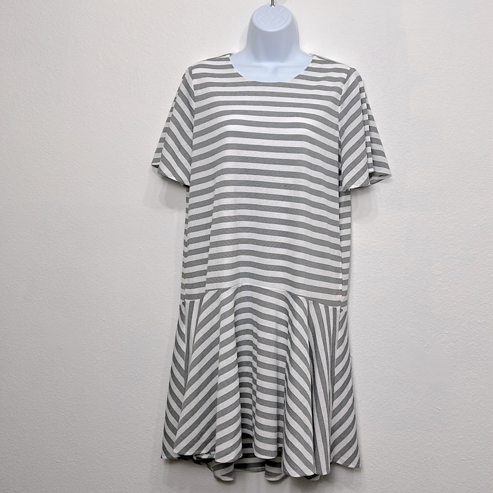 Ann Taylor round neck short flutter sleeve striped flounce shift dress gray Sz S